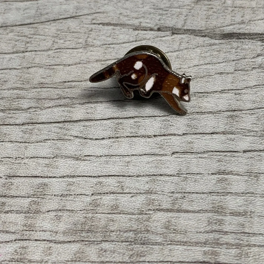 Red Panda Enamel Lapel Pin Brown White Silver Tone Raccoon Jewelry 3774